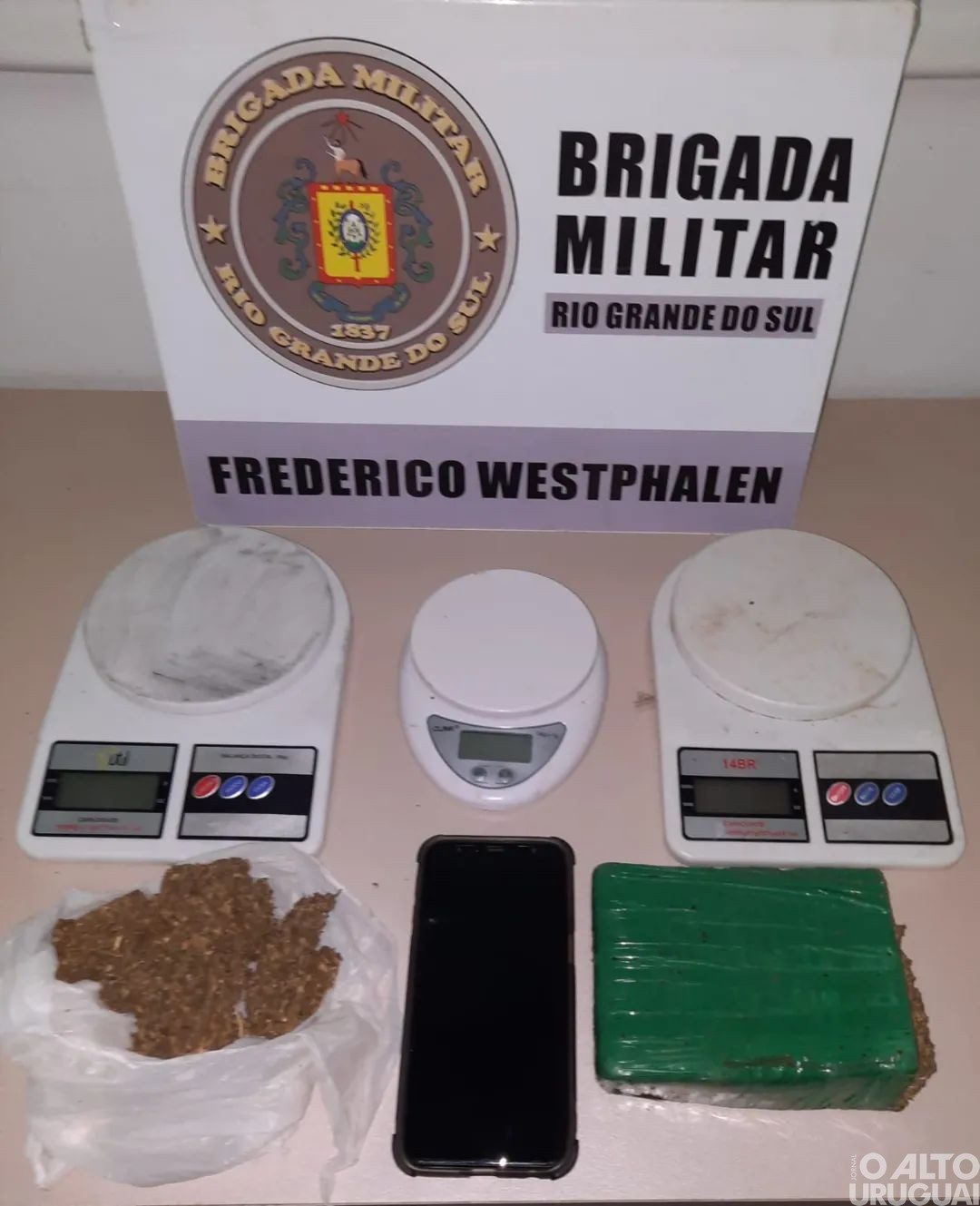 Mulher é presa por tráfico de drogas em casa noturna de FW