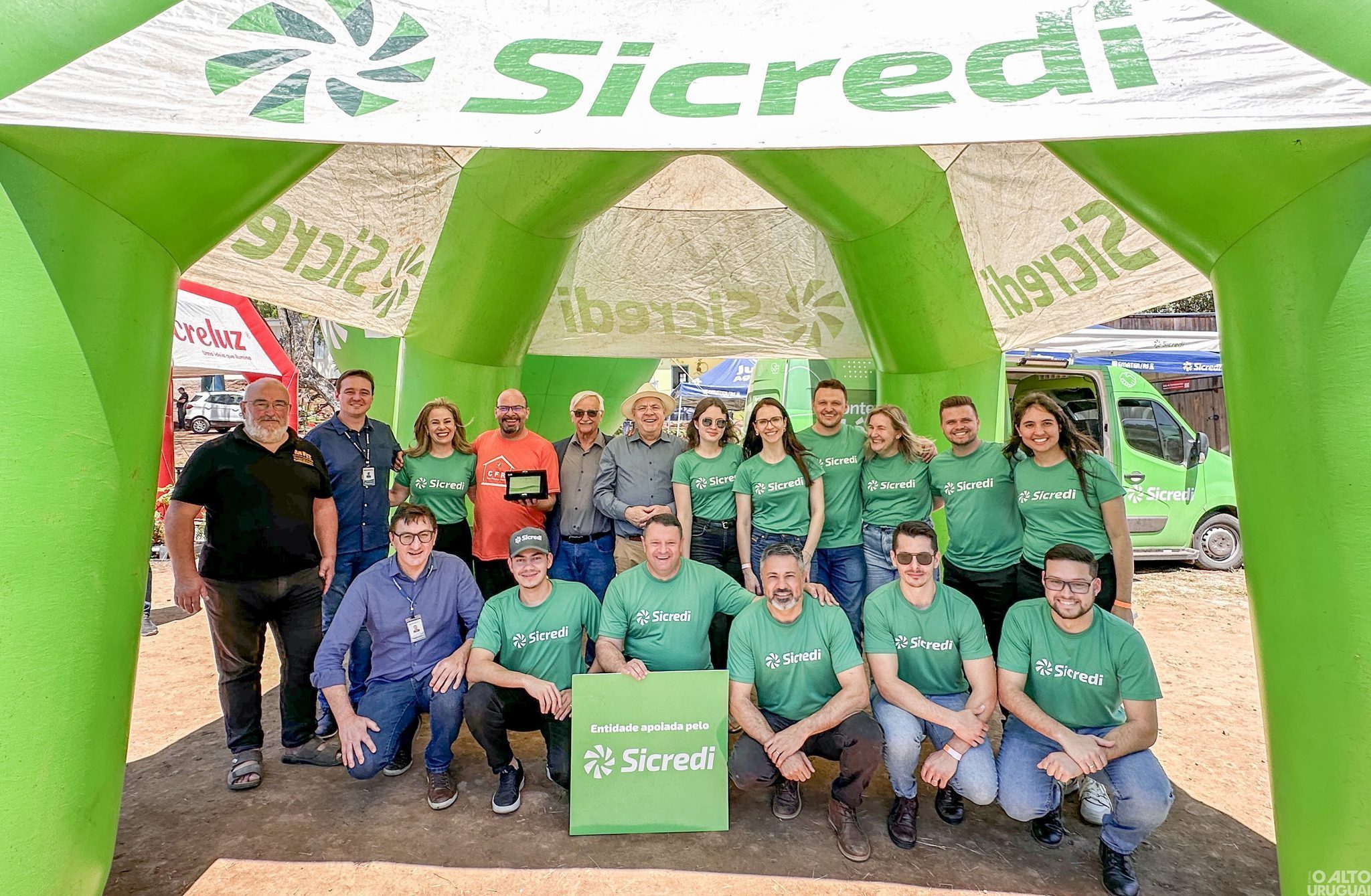 Sicredi Conexão entrega computadores à Casa Familiar Rural de Alpestre