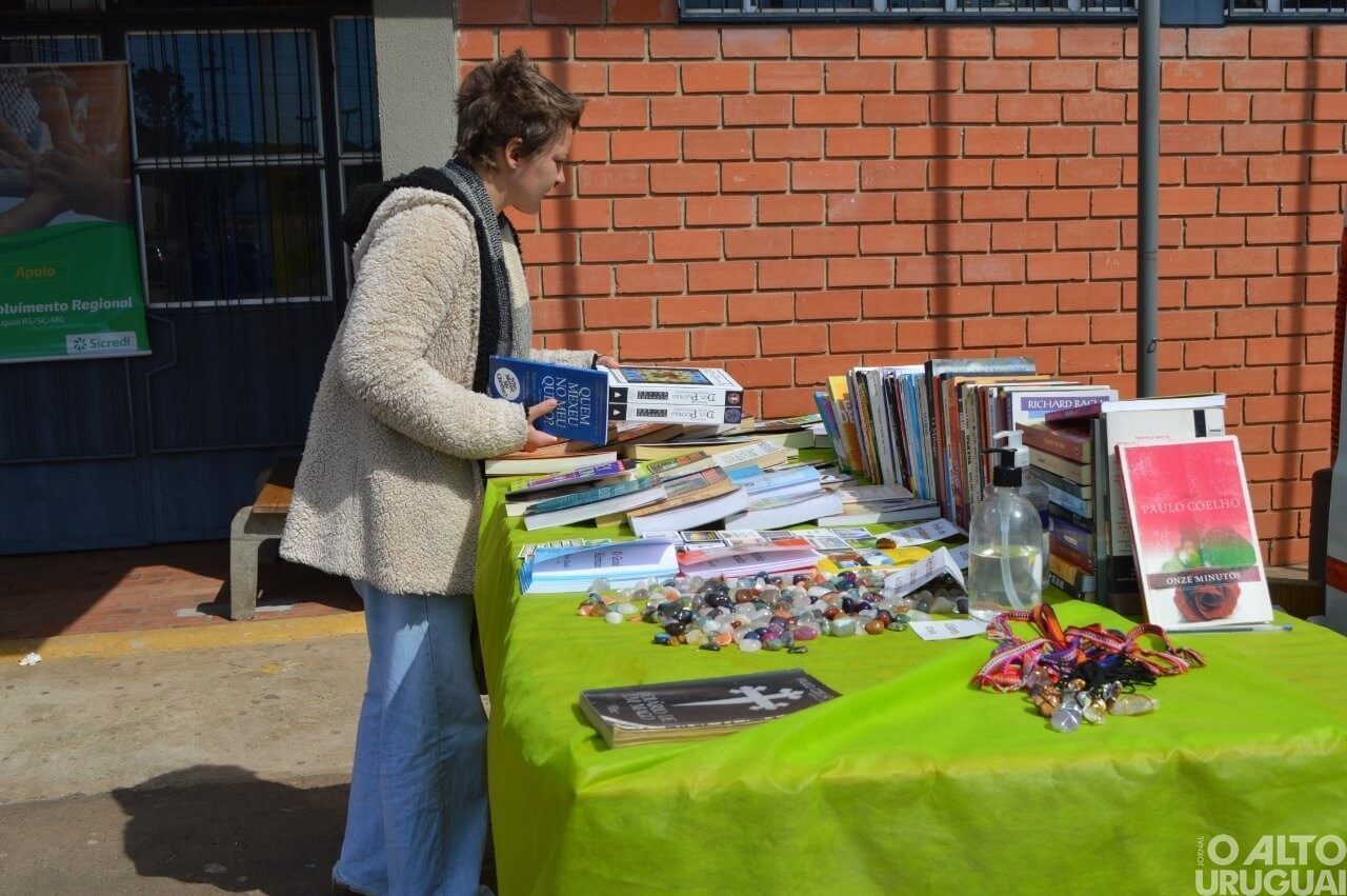 Escola Caiçara reúne mais de 5 mil visitantes na Feira do Livro