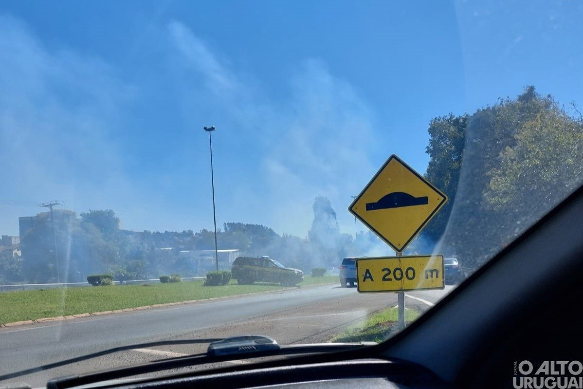 Bombeiros atendem ocorrência de incêndio na BR-386 em FW