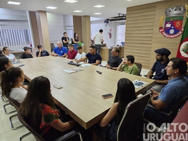 Realizada reunião com vereadores mirins para início das atividades