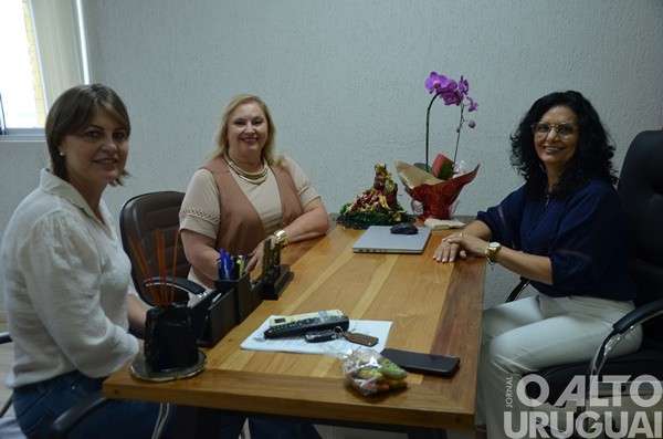 Encontro reúne três prefeitas em exercício da região