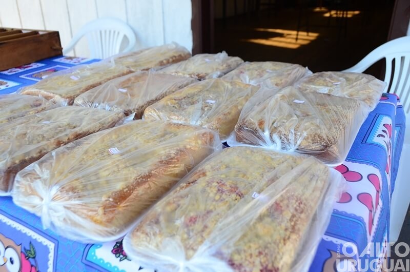 Feira do Centro Cultural 25 de Julho comercializa cerca de 450 cucas