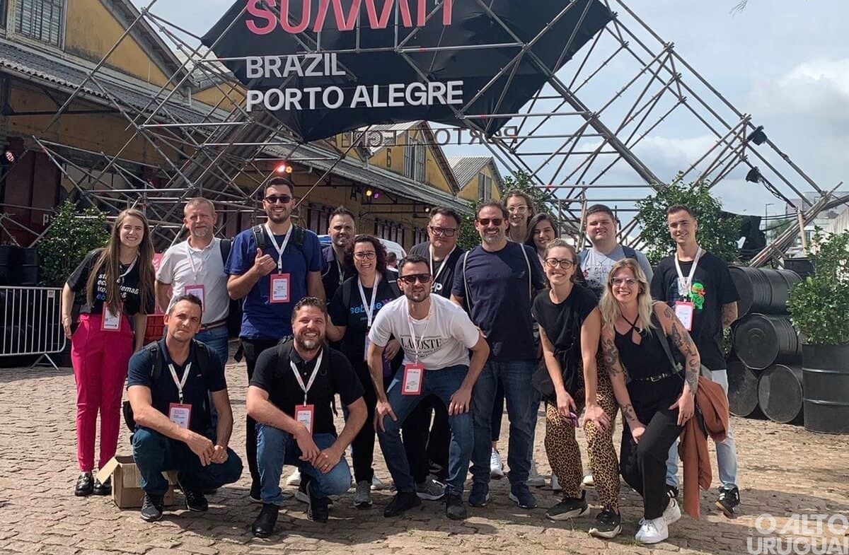 Grupo de profissionais de FW participa do South Summit 2023