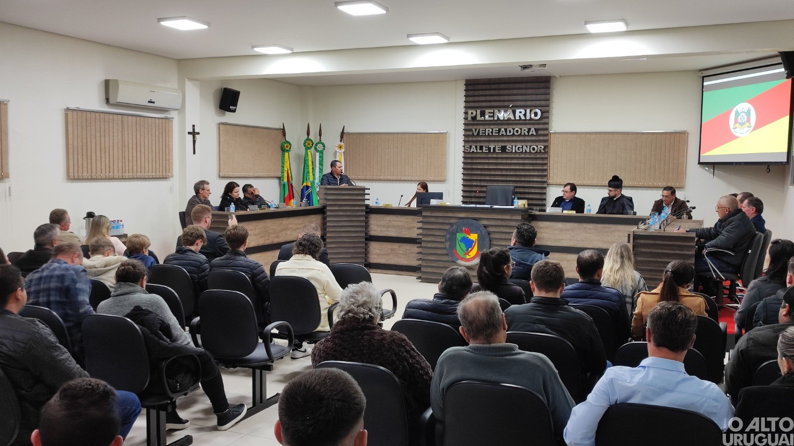 Poder Legislativo de Pinhal concede homenagem ao padre Lucas Folego