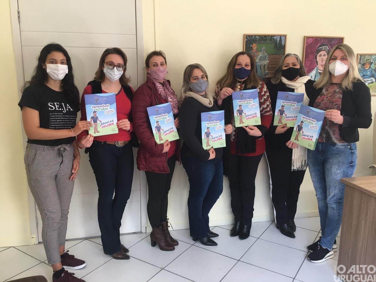 Cartilhas interativas são entregues para a Smec