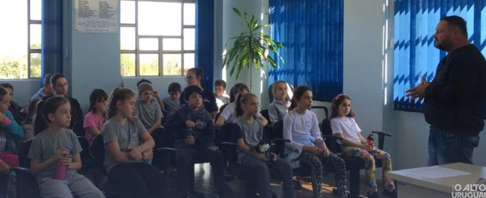Alunos visitam os poderes Executivo e Legislativo