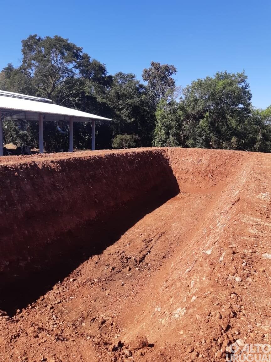 Vista Alegre: Secretaria de Obras auxilia agricultores