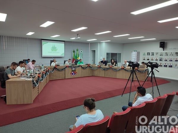 Câmara de FW aprova prorrogação dos contratos de profissionais da Educação