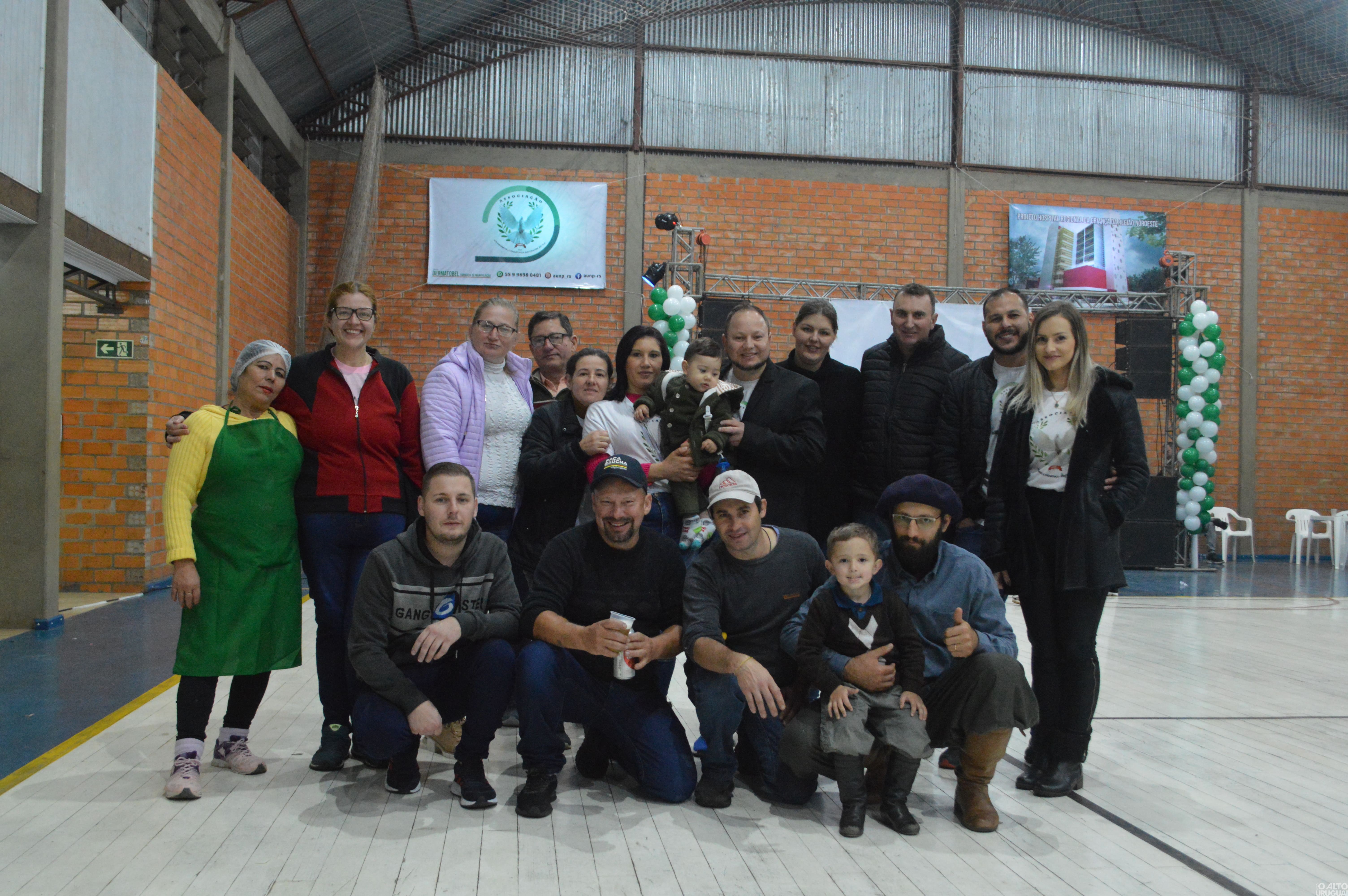 Comunidade participa do jantar beneficente da AUNP/RS