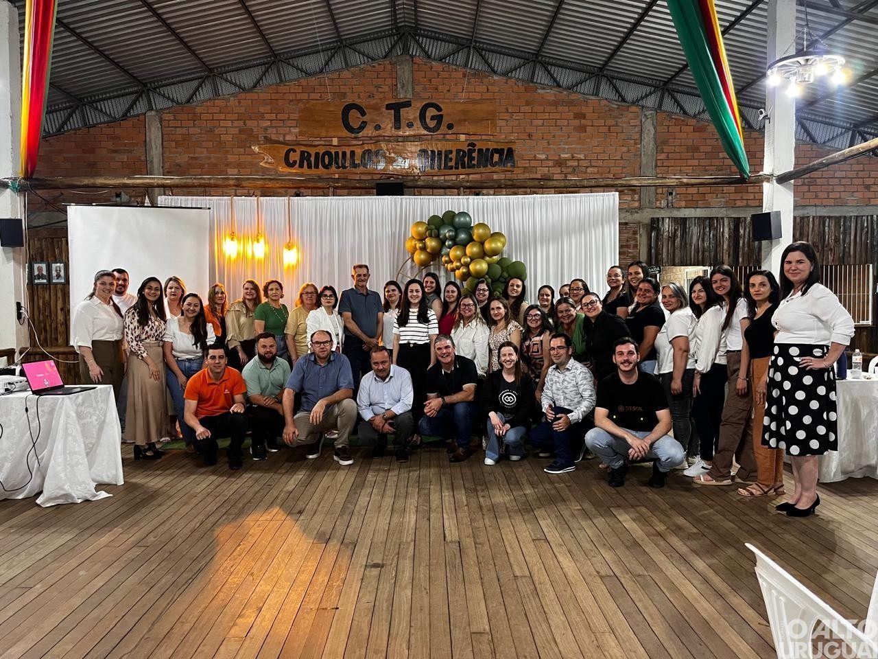 “Chá dos Mestres” reúne educadores de Jaboticaba em homenagem ao Dia do Professor