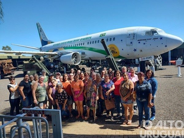 Grupos do Cras de Pinhal visitam Museu Militar Brasileiro