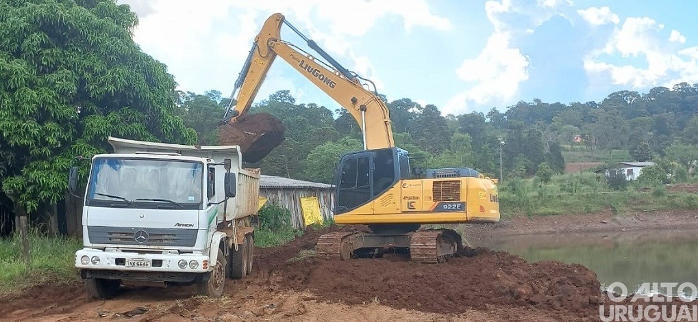 "Nossos colonos e motoristas contribuindo para o desenvolvimento de Palmitinho"