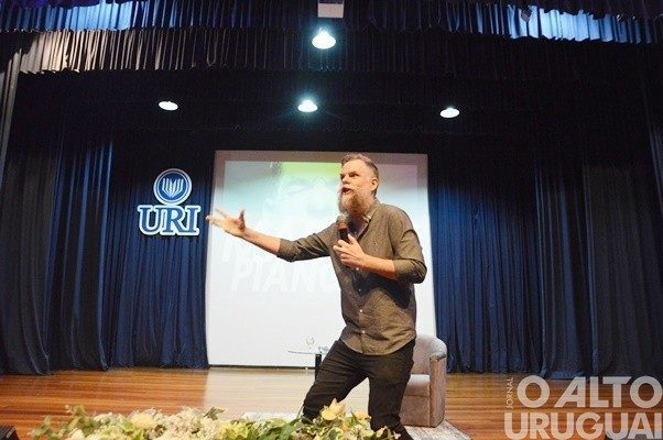 “O professor é a figura mais importante na construção de uma sociedade”