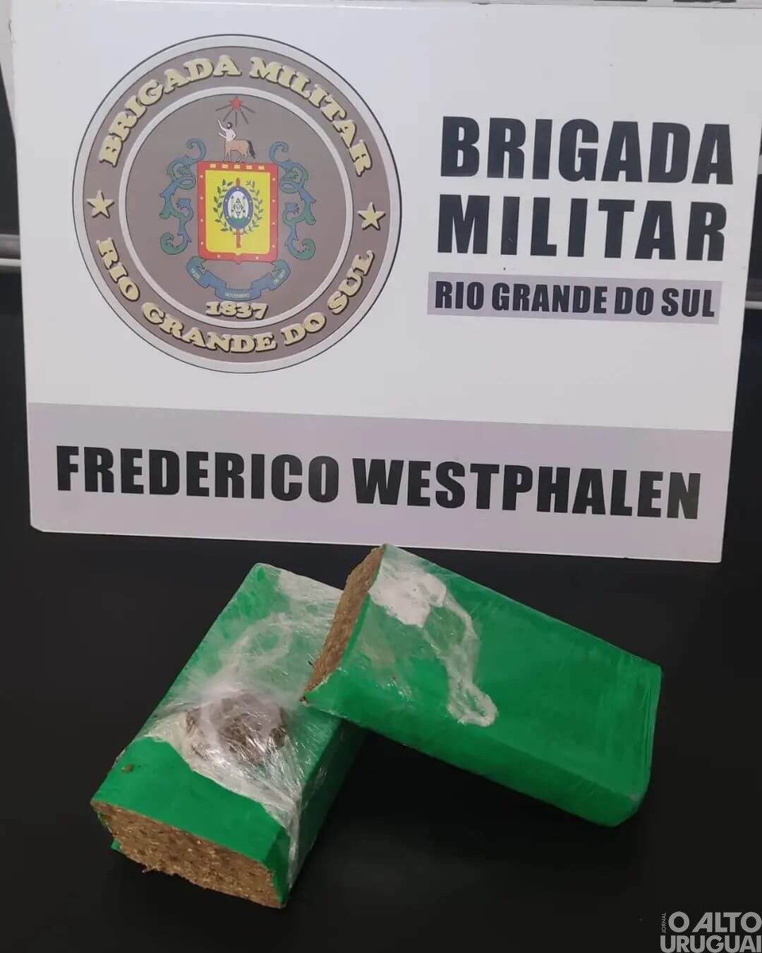 Dupla é presa por tráfico de drogas em FW