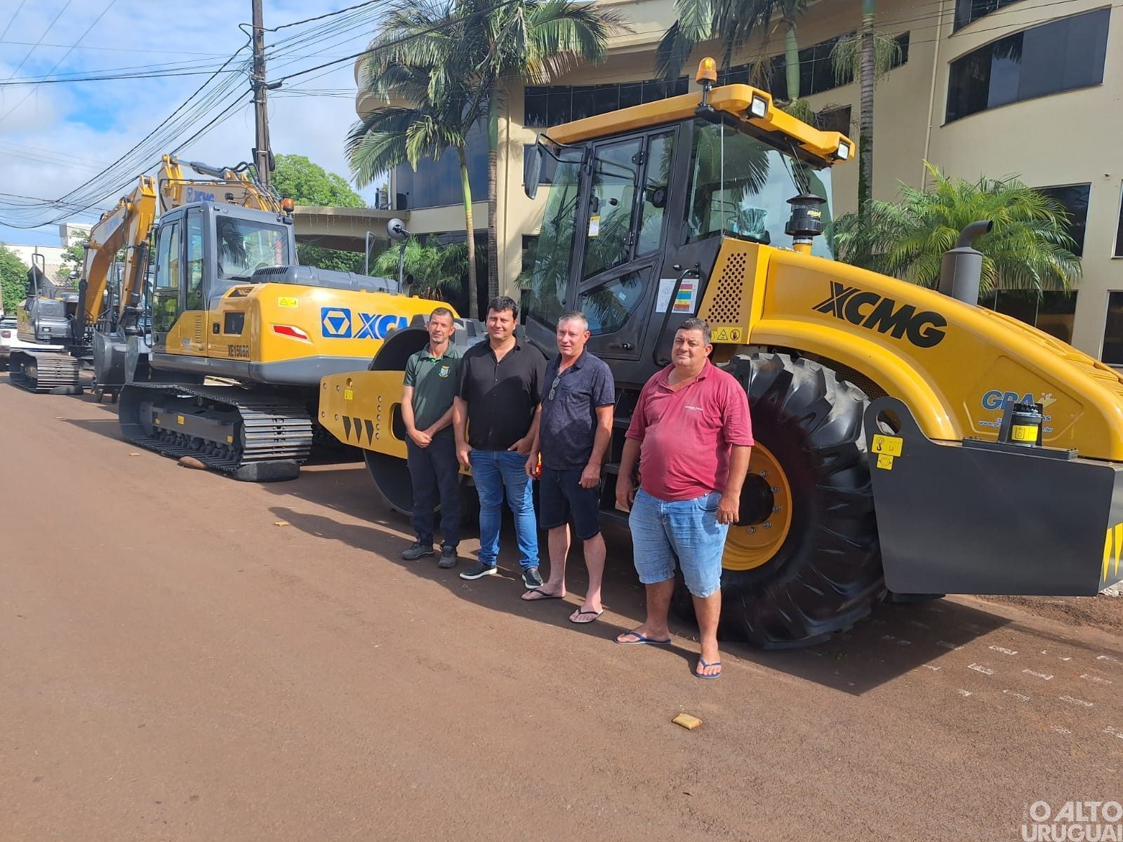 Prefeitura de Cristal do Sul recebe novo rolo compactador