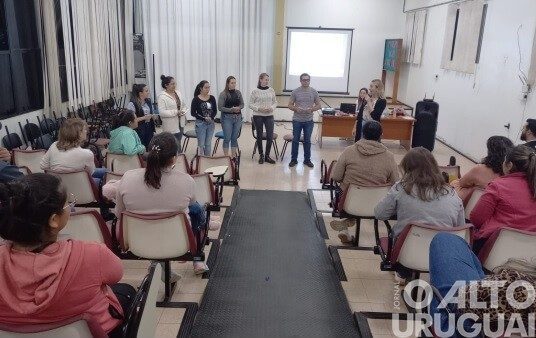 Comportamento alimentar e hábitos deletérios são temas de palestra em Pinhal