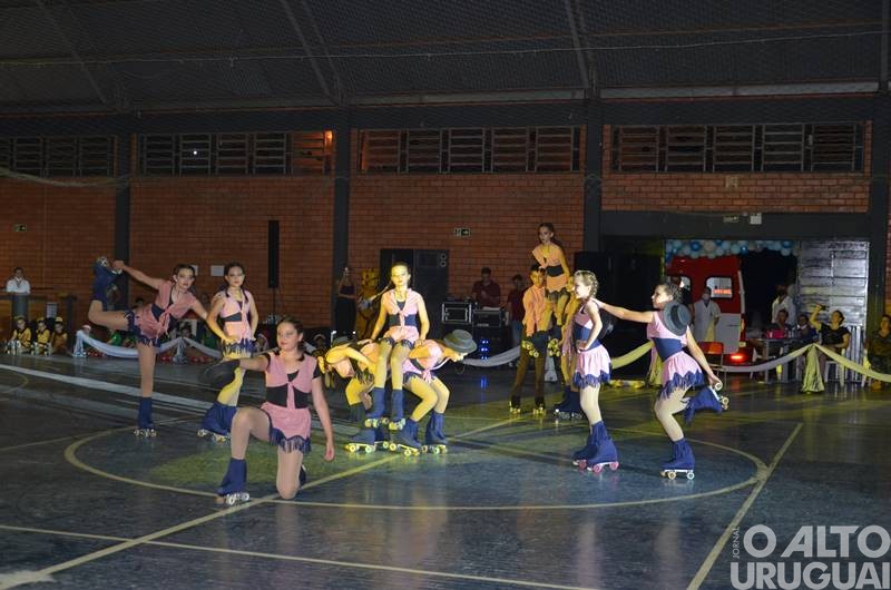 Magia da Patinação apresenta espetáculo de fim de ano