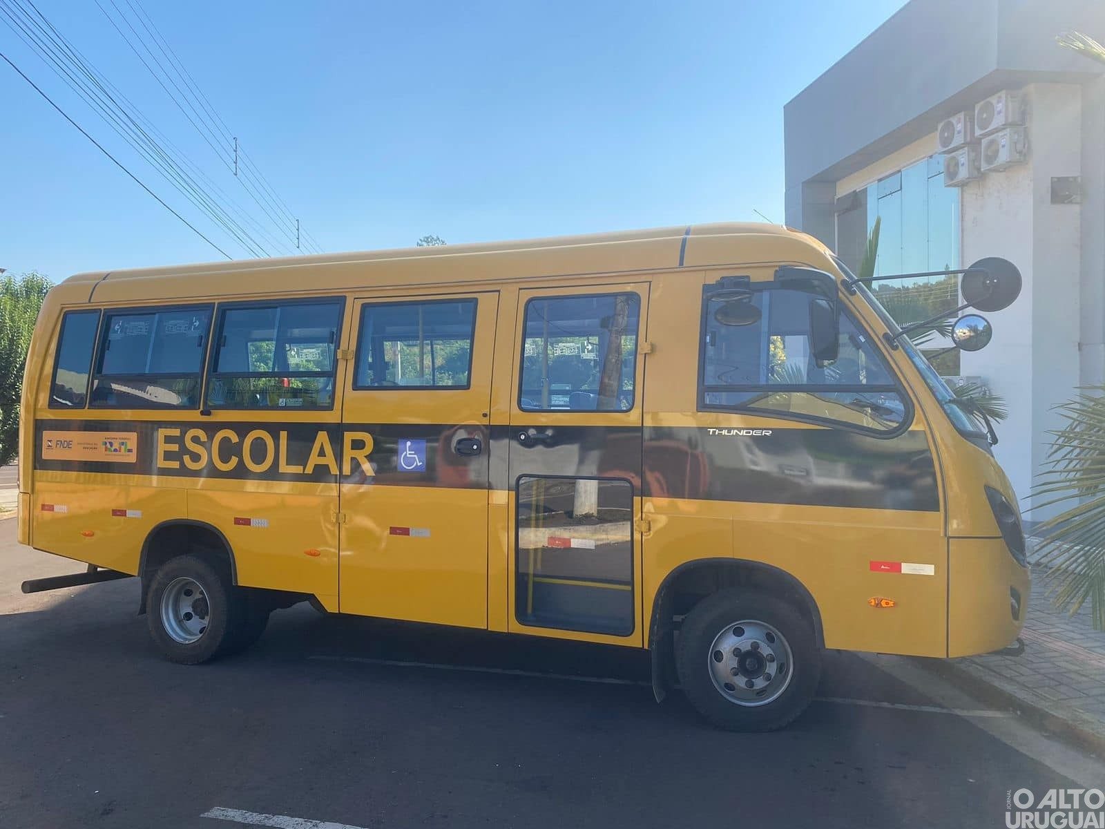 Executivo de Vicente Dutra compra dois ônibus escolares zero-quilômetro