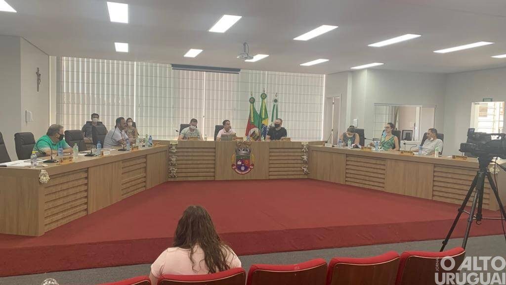 Câmara de FW debate a reposição salarial dos servidores públicos