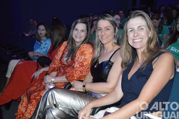 Mais de 800 pessoas participam de palestra com Leila Ama em FW