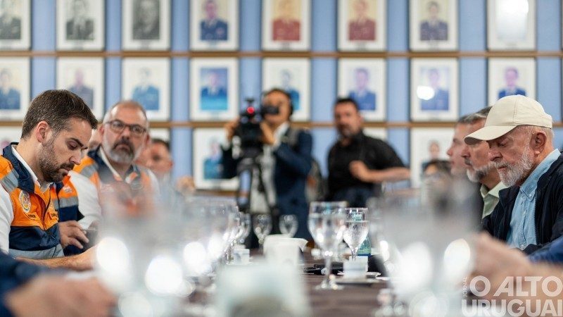 Eduardo Leite e Lula reúnem-se para tomar ações emergenciais