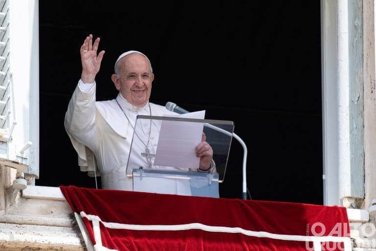 Após passar por cirurgia, Papa está se recuperando
