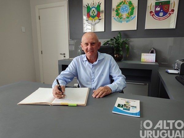 Reginaldo Pellegrin assume presidência da Câmara de FW