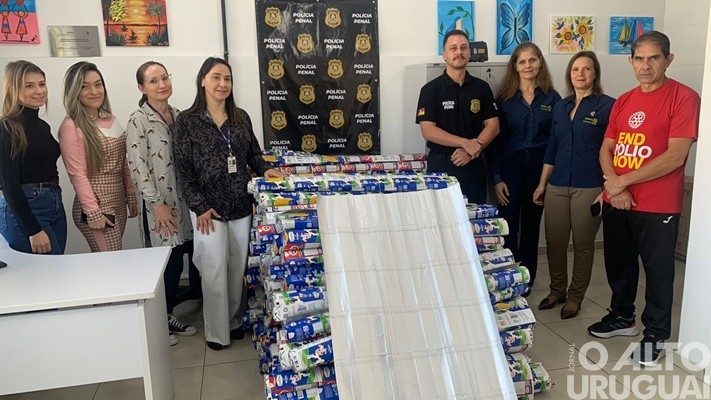 Projeto “Frederico sem Frestas” entrega placas térmicas para assistência social de FW