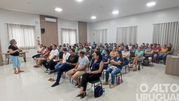 Encontro aborda nota fiscal eletrônica para produtores rurais em Rodeio Bonito