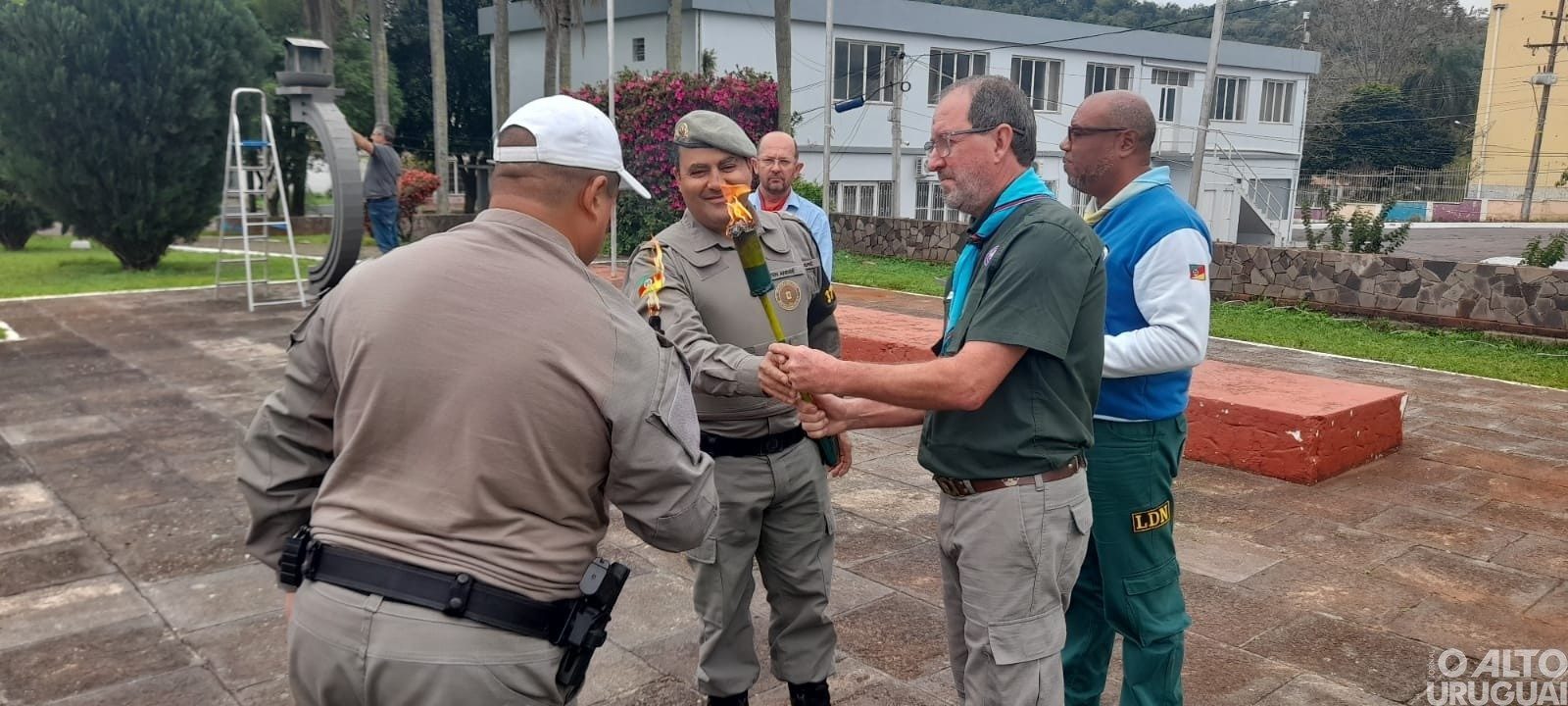 Comunidade iraiense recebe centelha do Fogo Simbólico da Pátria 