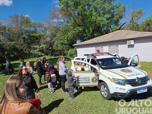 Estudantes da Escola Monteiro Lobato visitam sede da BM em Planalto