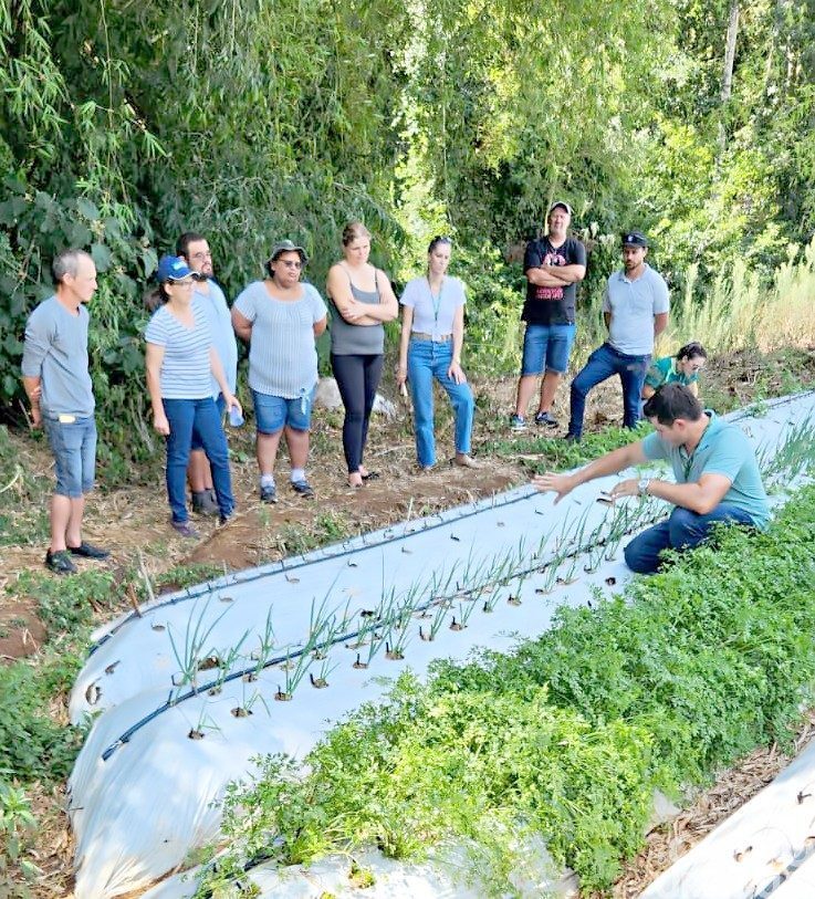 Família de Cristal do Sul recebe grupo da cidade de Quinze de Novembro