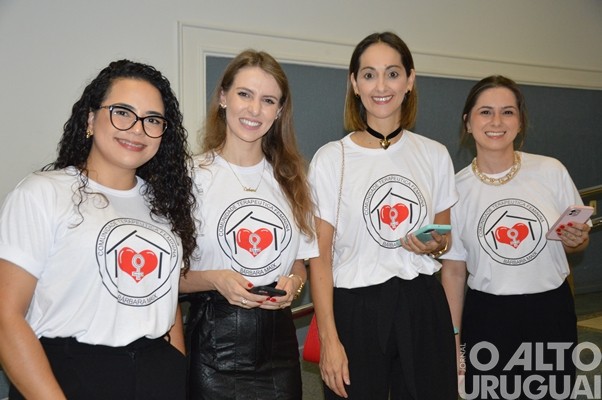 Mais de 800 pessoas participam de palestra com Leila Ama em FW