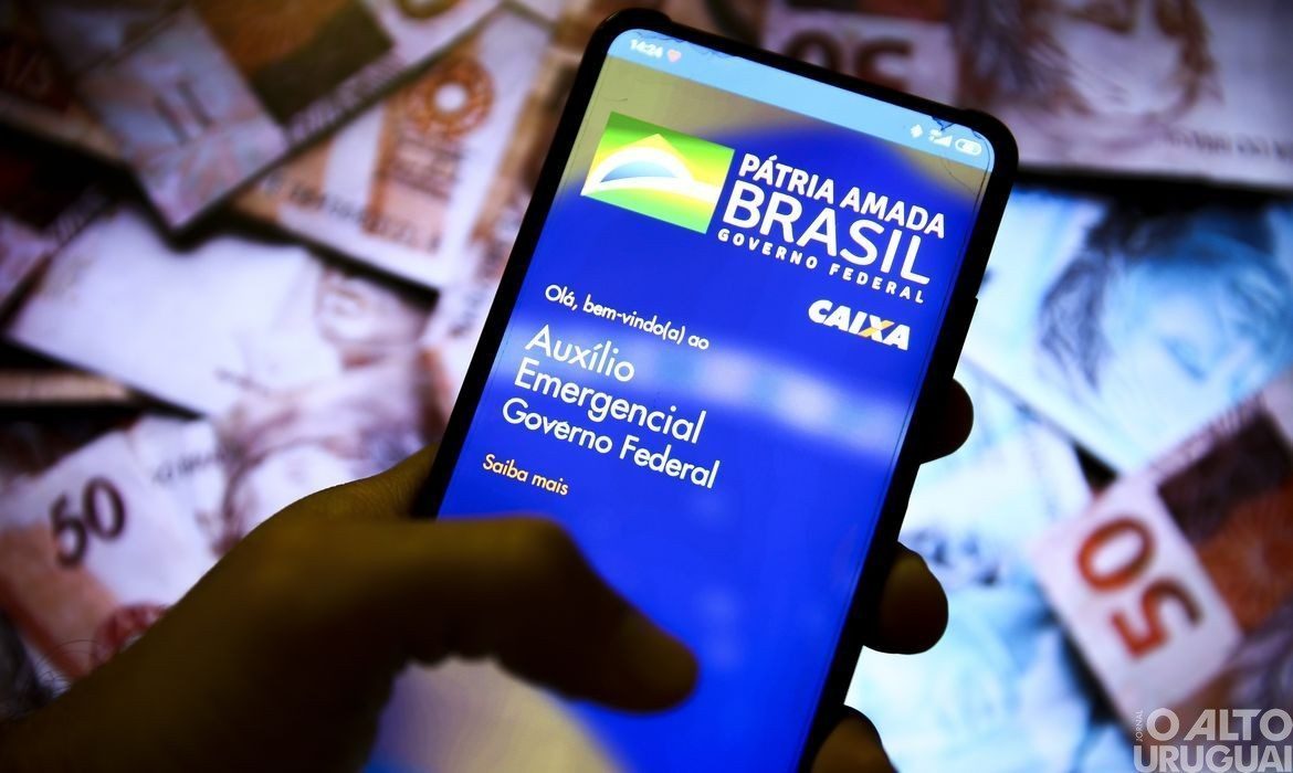 Auxilio emergencial é pago para nascidos em agosto