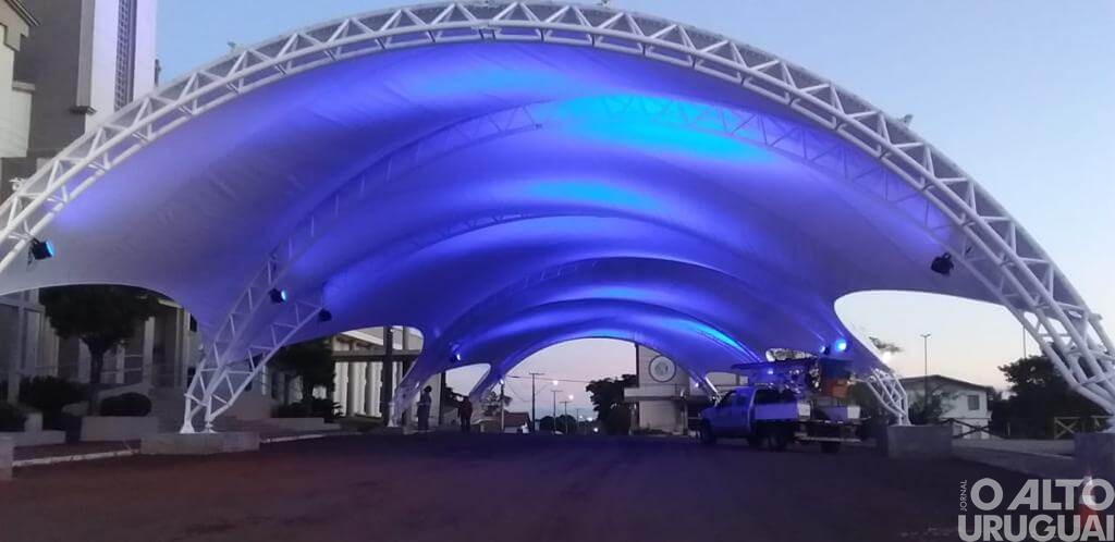 Taquaruçu do Sul: Centro de Eventos e igreja matriz recebem iluminação especial