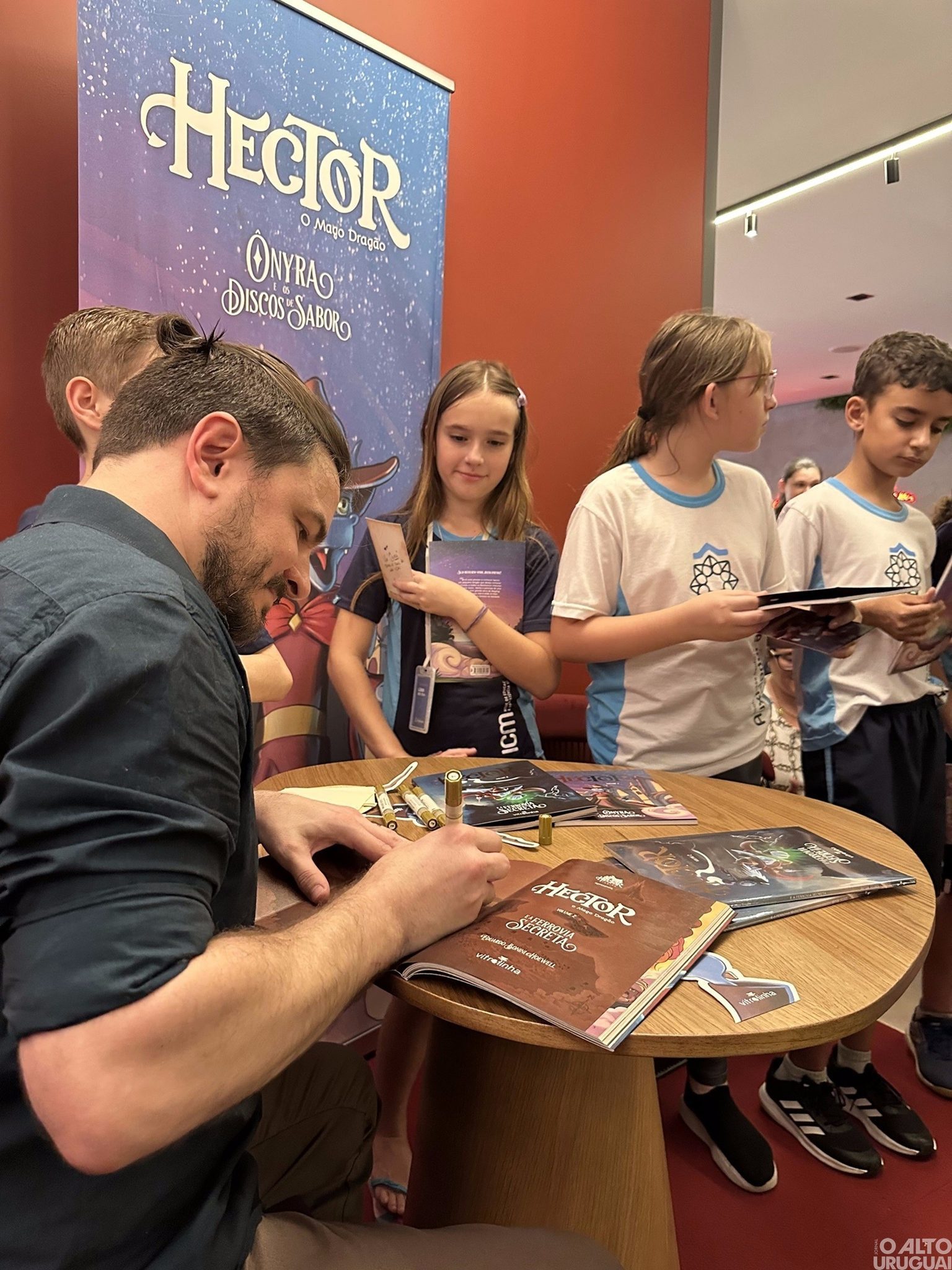 Lançamento da HQ "Hector, o Mago Dragão" leva magia e diversão a crianças em FW