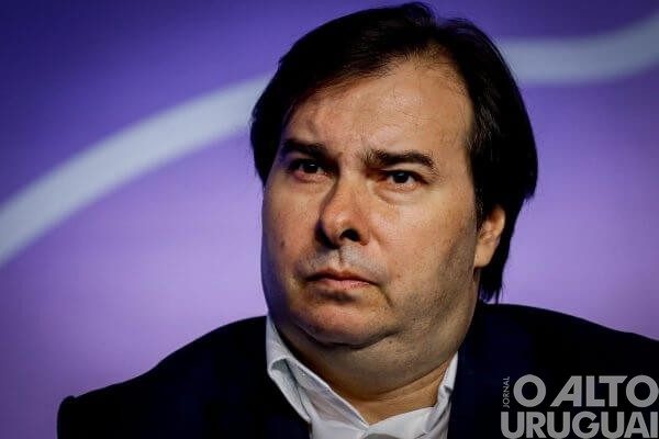 DEM expulsa Rodrigo Maia