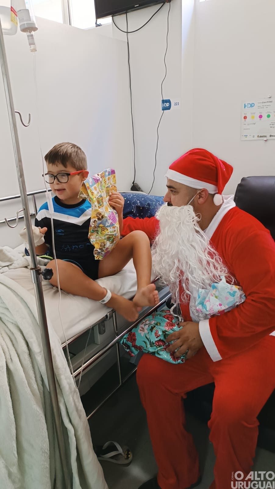 Natal Solidário da AUNP-RS leva alegria a crianças internadas em Frederico Westphalen e Seberi