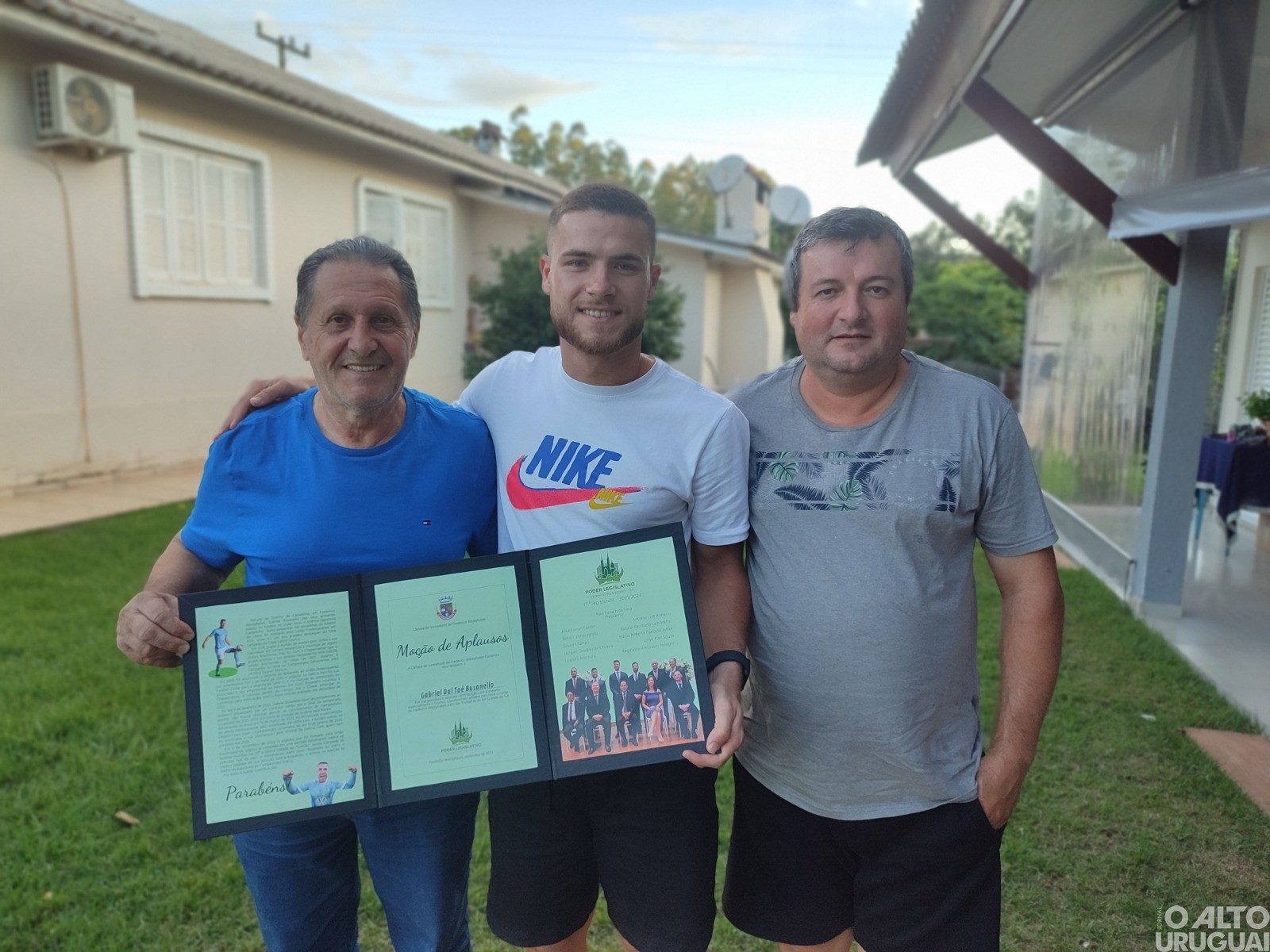 Jogador Gabriel Busanello é homenageado em FW