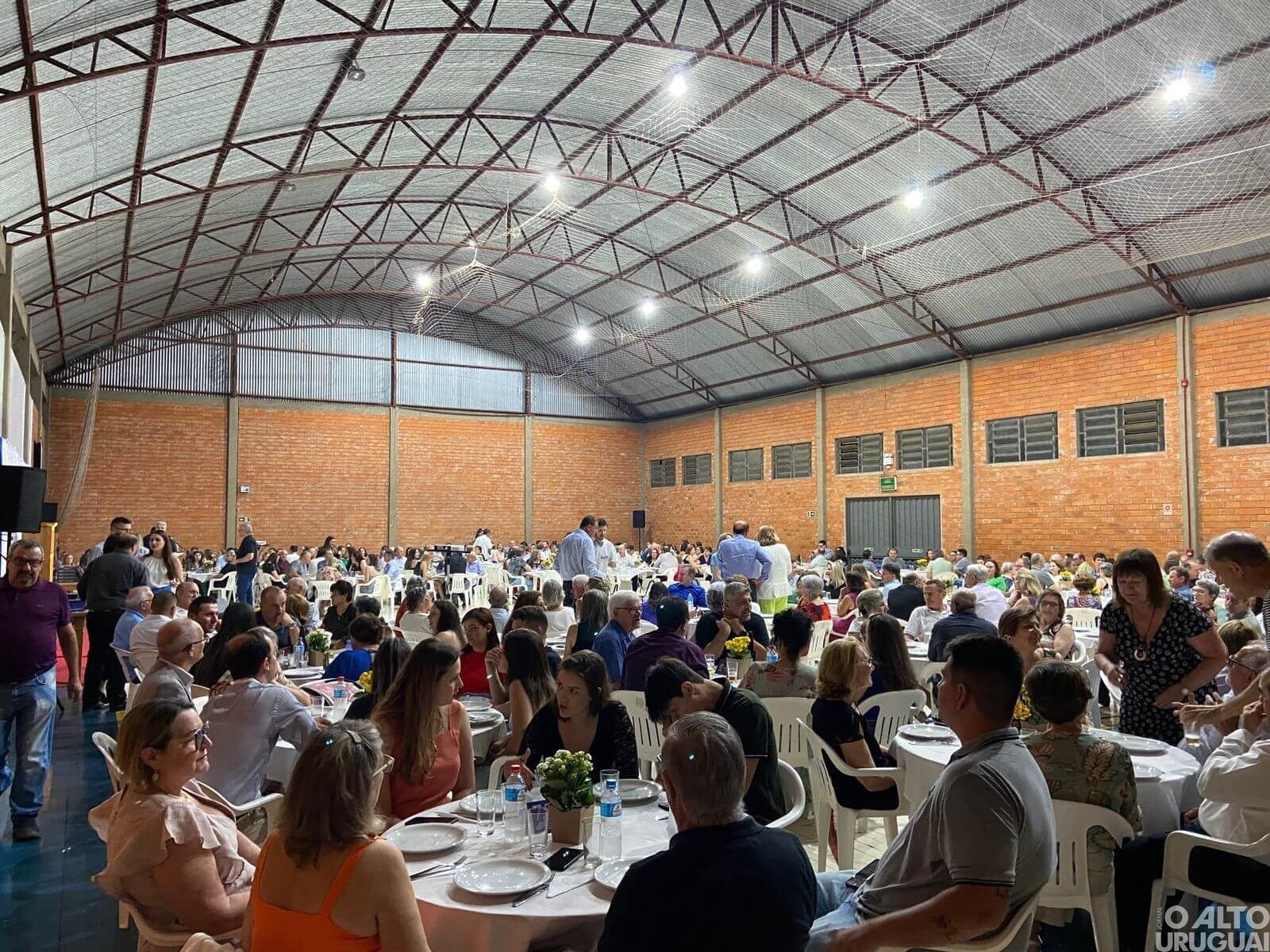 Jantar marca 40 anos da Apae-FW
