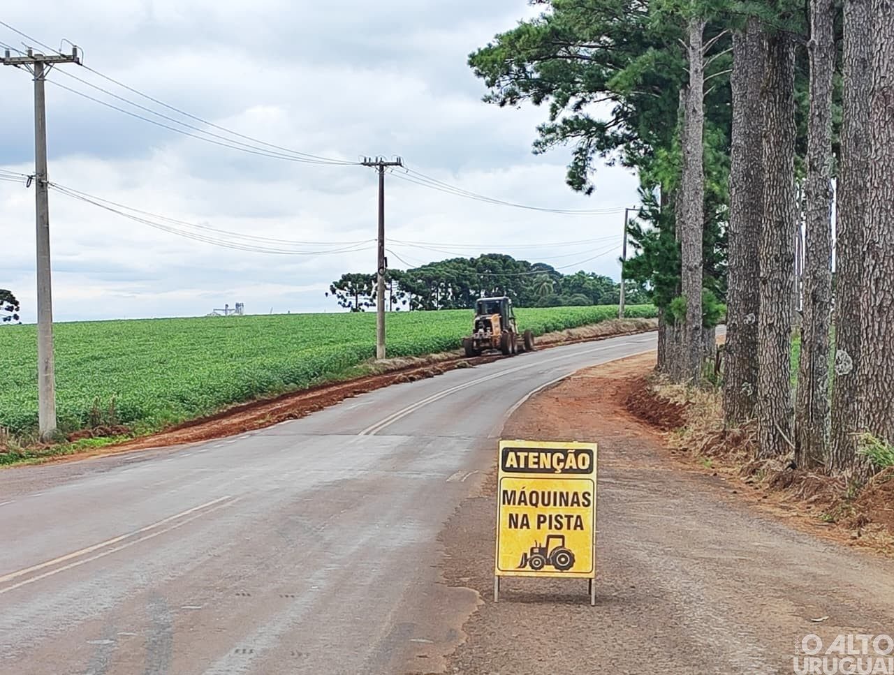Secretaria de Obras de Jaboticaba executa melhorias nos acostamentos da ERS-323