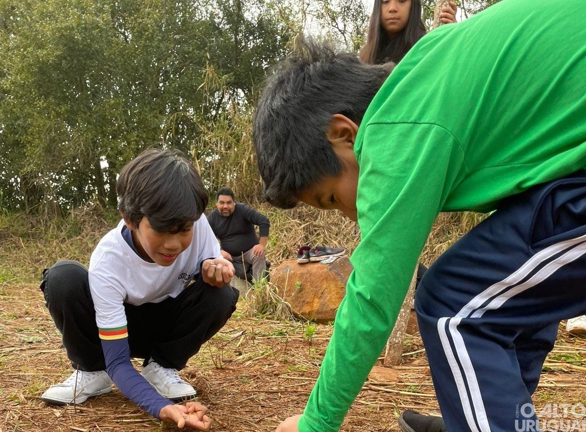 Iraí: alunos da Escola Indígena Nan Ga resgatam brincadeiras tradicionais