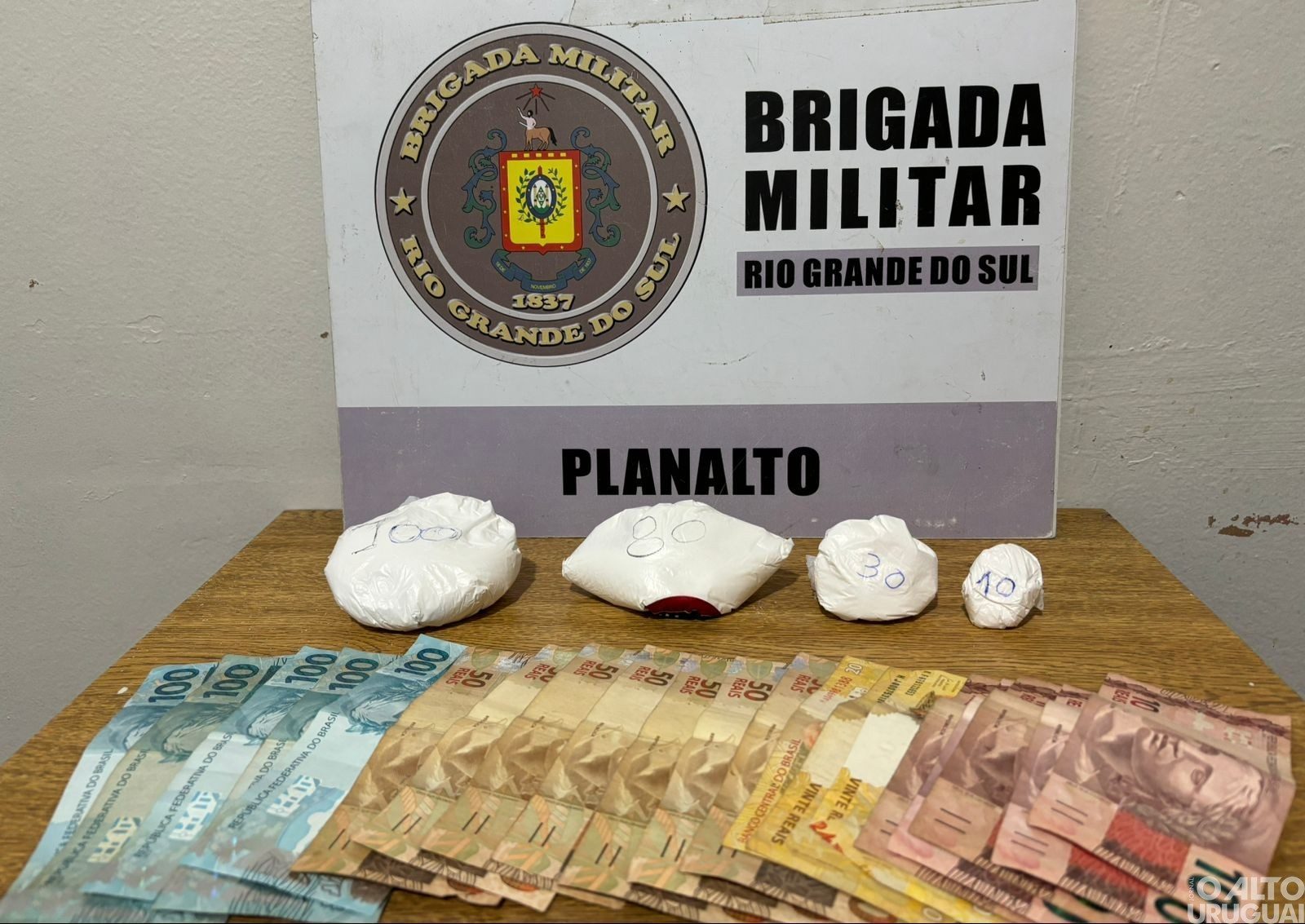 BM efetua prisão por tráfico de drogas em Planalto