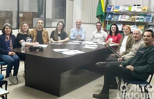 Reunião define rumos do Estatuto da Academia Frederiquense de Letras