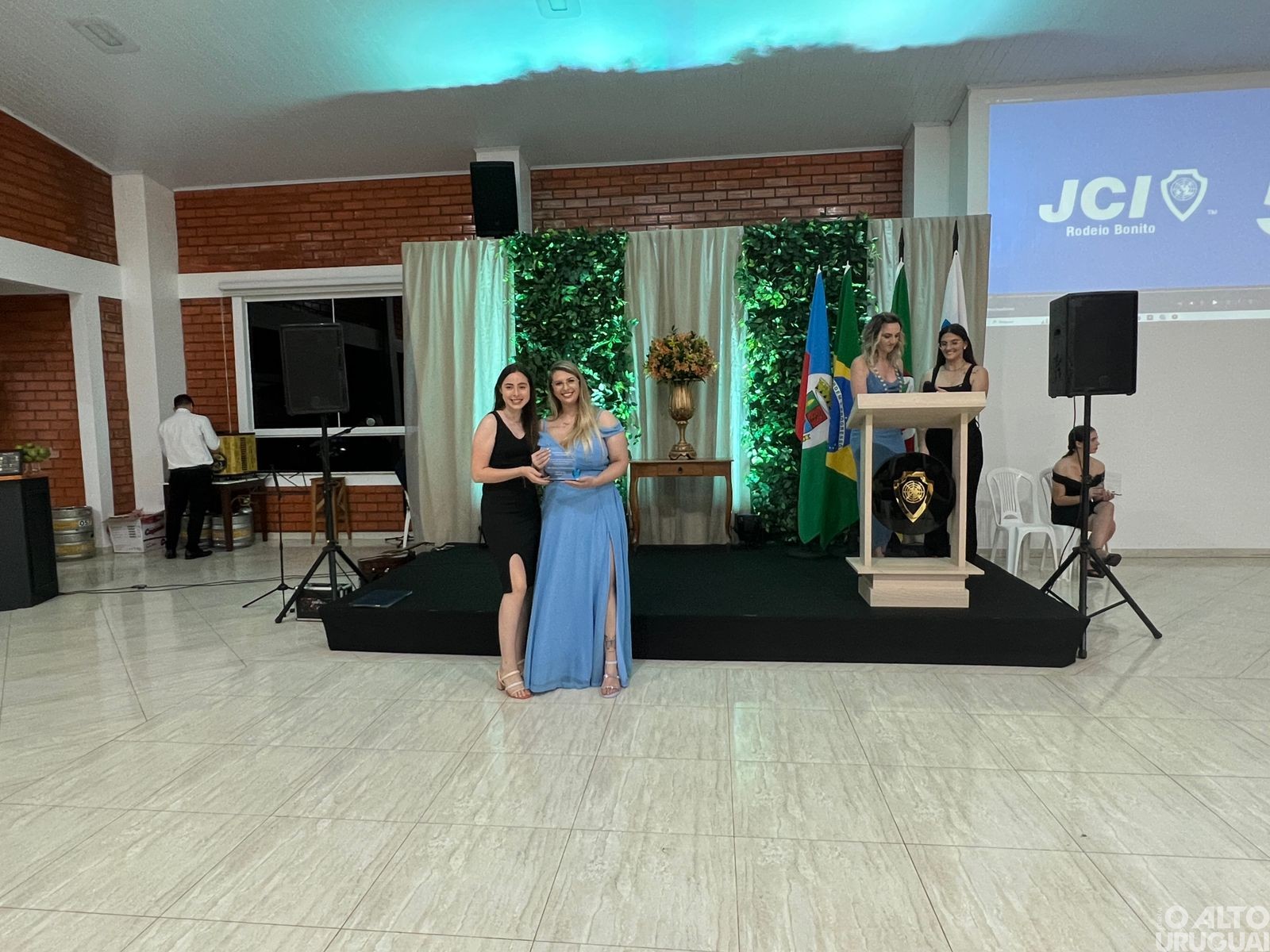 Jantar festivo com honrarias marca os 50 anos da JCI em Rodeio Bonito