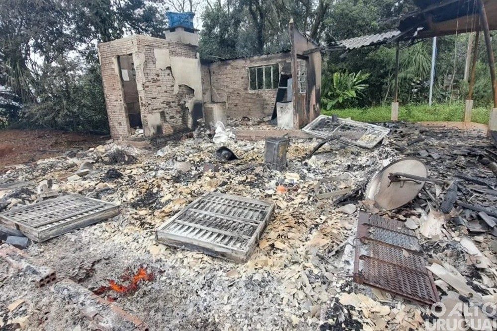 Incêndio destrói residência em Alpestre