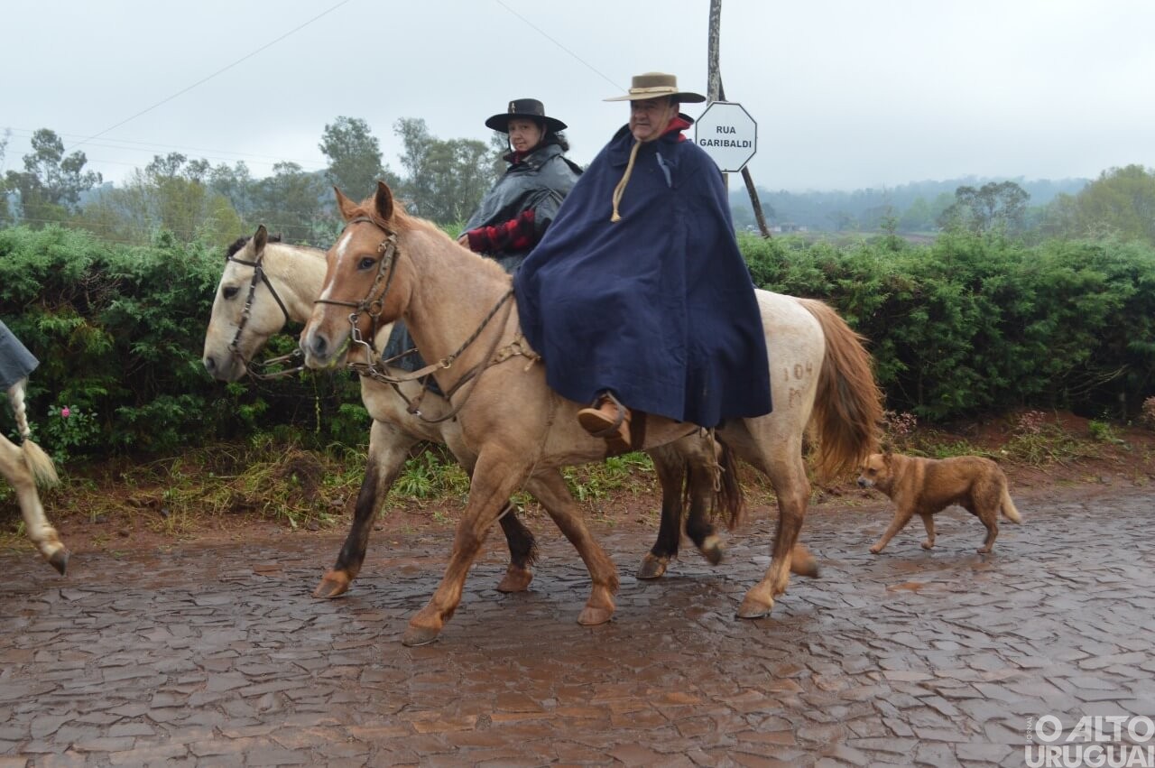 Iraí a Erval Seco: cavalarianos do 30º Bate-Casco passam por FW
