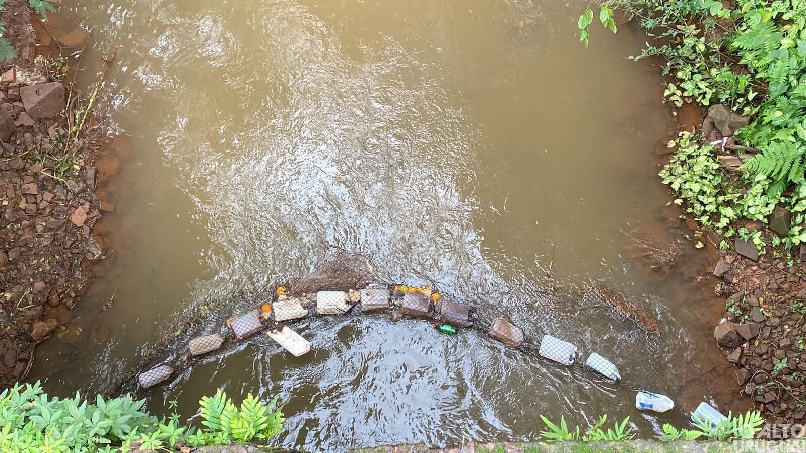 Ecobarreiras: projetos sustentáveis reduzem a poluição nos rios