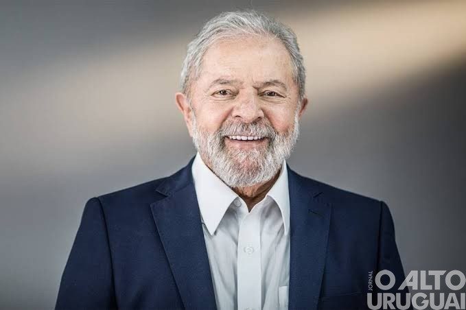 Luiz Inácio Lula da Silva é eleito presidente do Brasil